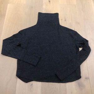 Aritzia Community Linen Crop Long sleeve turtle